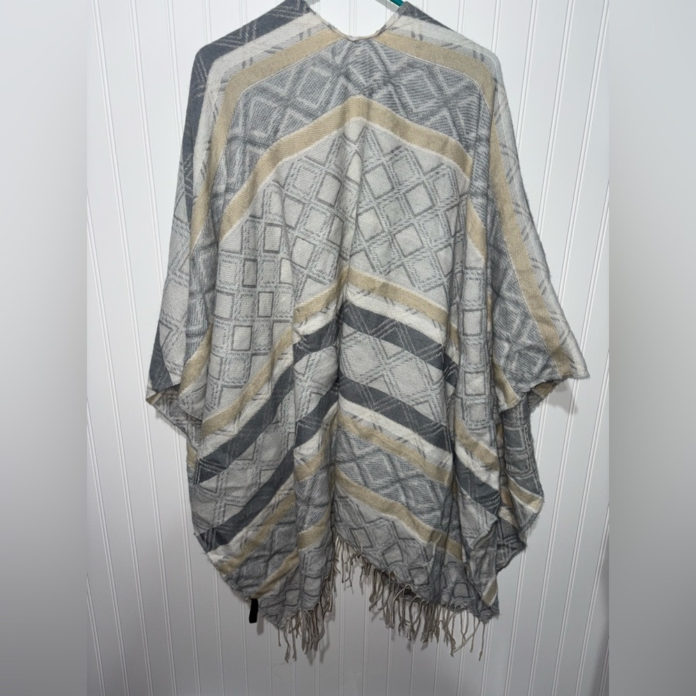 Aztec Cozy Kimono - Picture 2 of 3